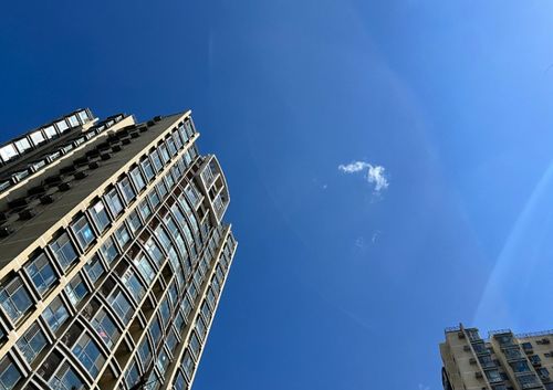 樓市這項數據一年來首次回正，樂觀背后的不樂觀——以上海房地產開發為例